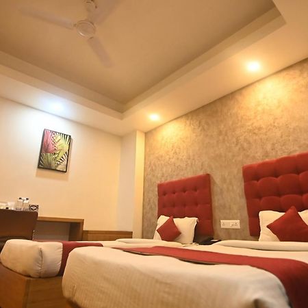Hotel Prag Continental Guwahati Zewnętrze zdjęcie