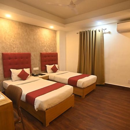Hotel Prag Continental Guwahati Zewnętrze zdjęcie