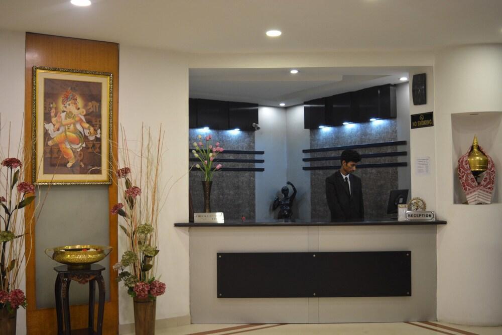 Hotel Prag Continental Guwahati Zewnętrze zdjęcie