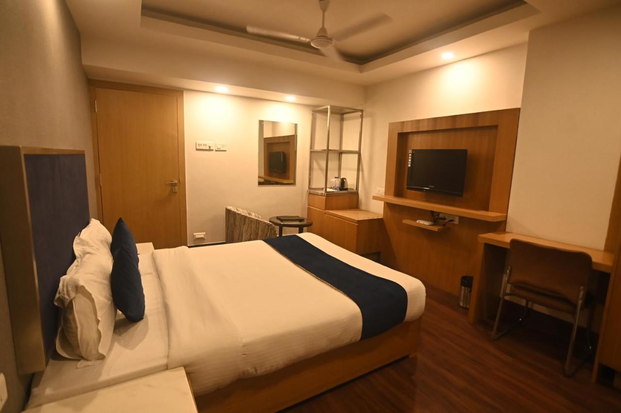 Hotel Prag Continental Guwahati Zewnętrze zdjęcie