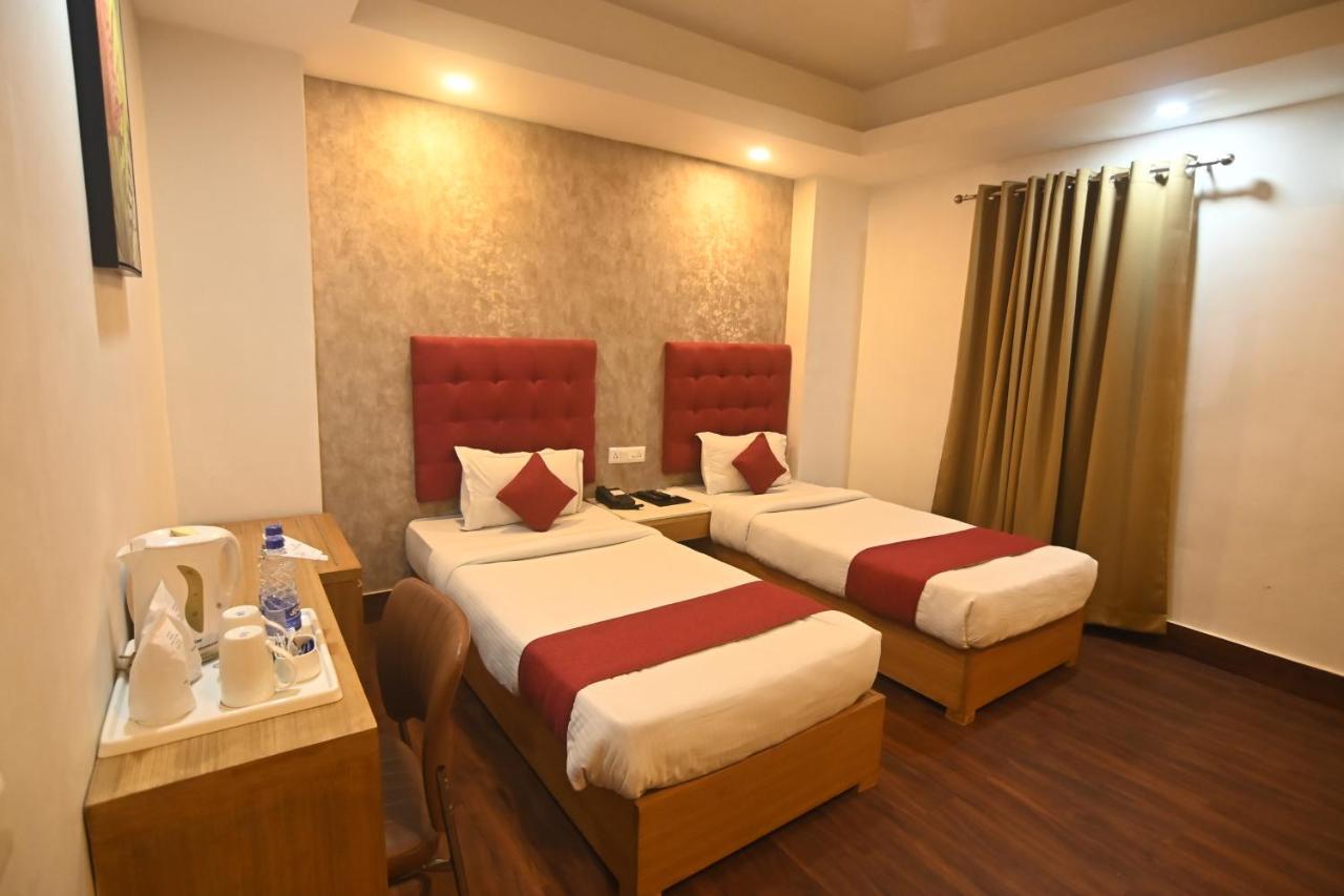 Hotel Prag Continental Guwahati Zewnętrze zdjęcie
