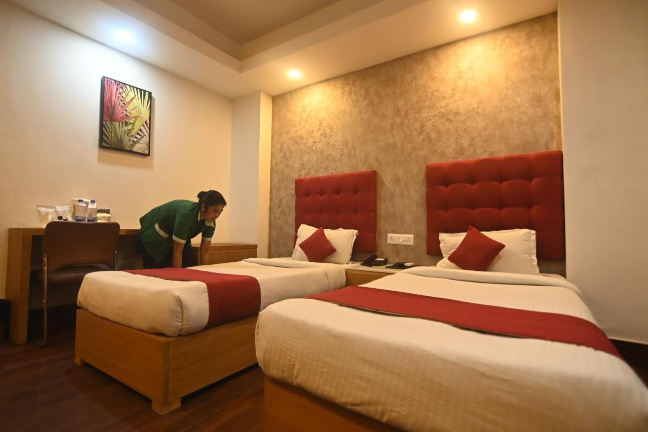 Hotel Prag Continental Guwahati Zewnętrze zdjęcie