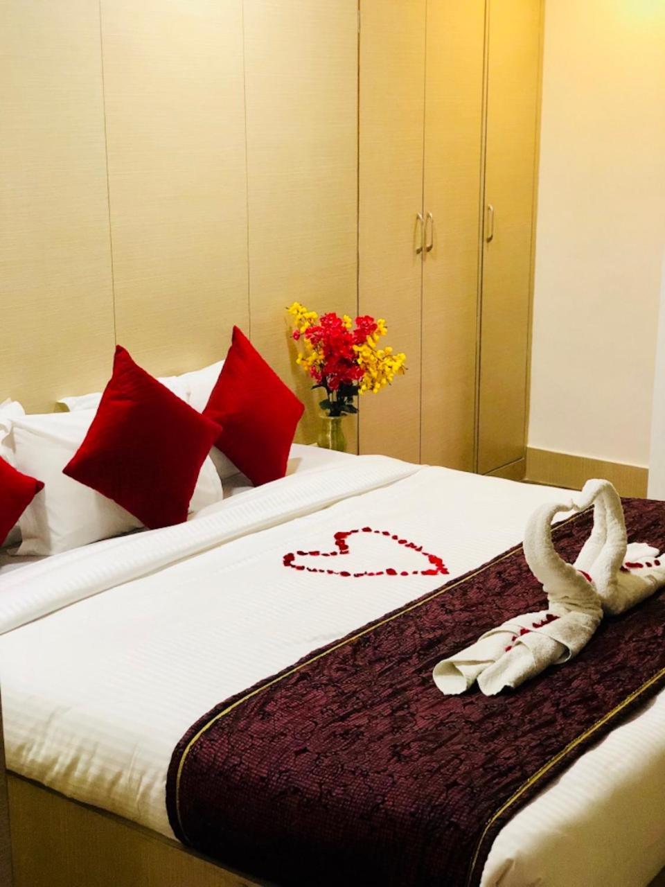 Hotel Prag Continental Guwahati Zewnętrze zdjęcie