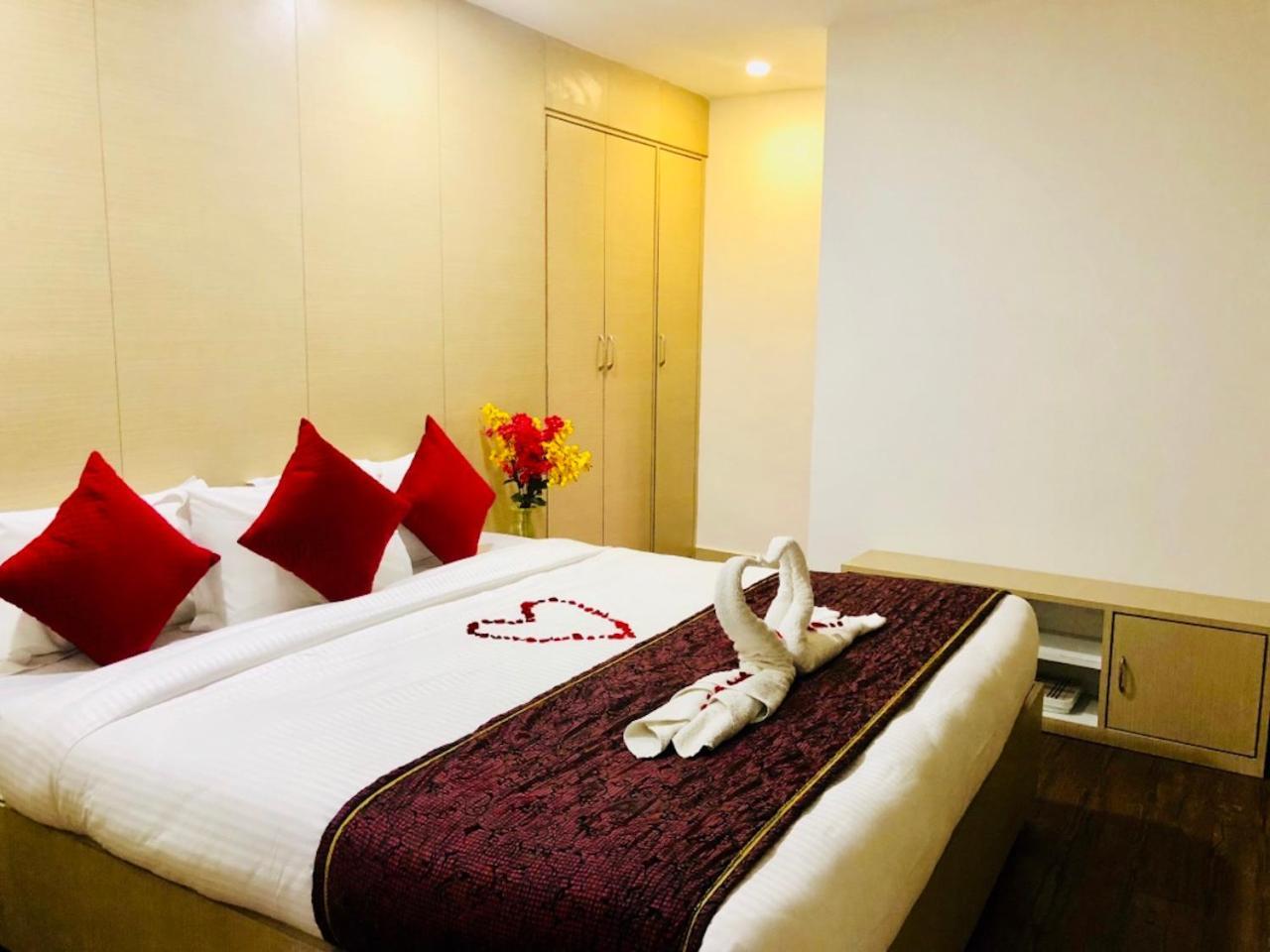 Hotel Prag Continental Guwahati Zewnętrze zdjęcie